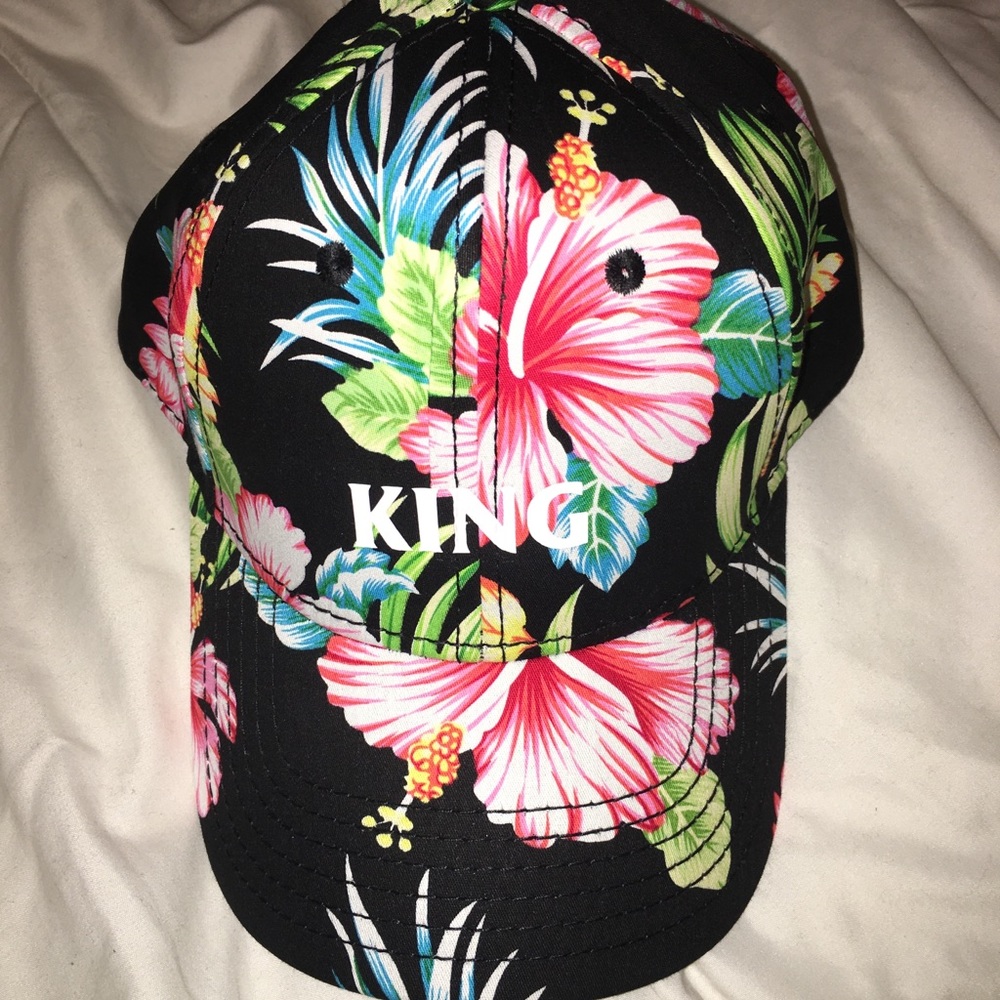 Black snap back Hawaiian hat
